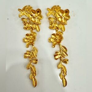 Flower gold toned earrings